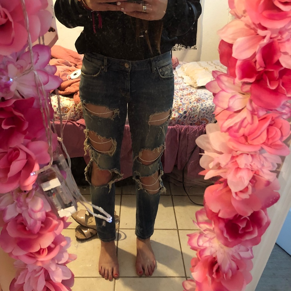 Pearl distressed ripped jeans Zara size 4 - Picture 3 of 3